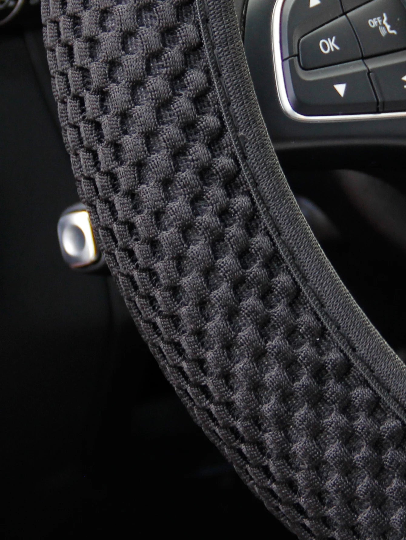 Summer Four Seasons Breathable massage comfortable mesh cloth car steering wheel cover women's car accessories black